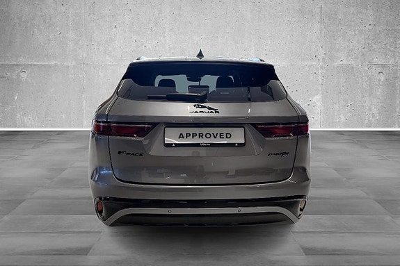Jaguar F-PACE 4 of 5