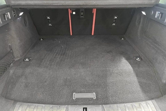 Jaguar F-PACE 28 of 30