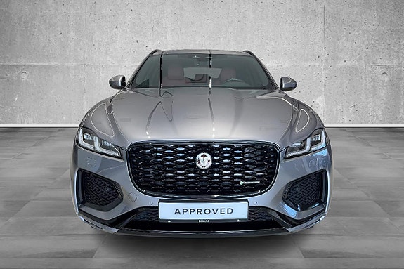 Jaguar F-PACE 8 of 30