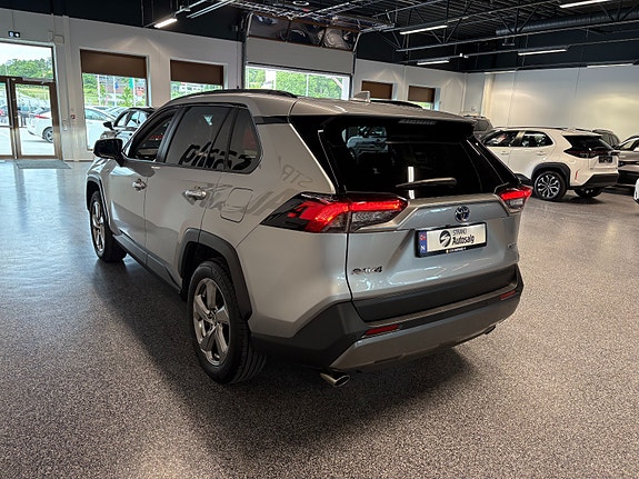 Toyota RAV4 5 of 5