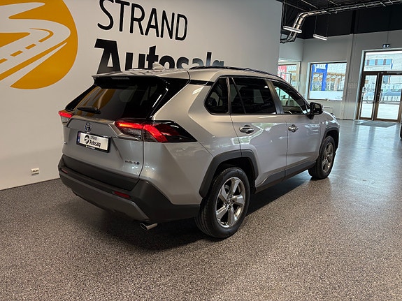 Toyota RAV4 4 of 5
