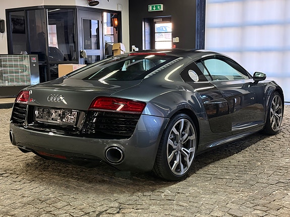 Audi R8 3 of 5