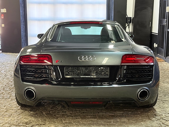 Audi R8 4 of 5
