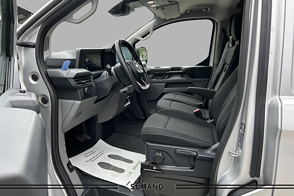 Ford E-Transit Custom 320L 11 of 20
