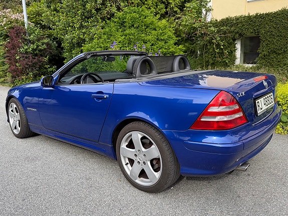Mercedes-Benz SLK200 4 of 5