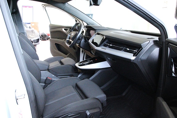 Audi Q4 e-tron 13 of 28