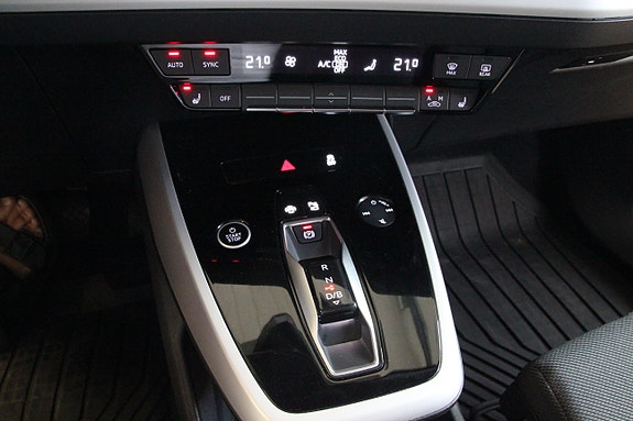 Audi Q4 e-tron 16 of 28