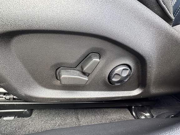 Jeep Compass 17 of 30