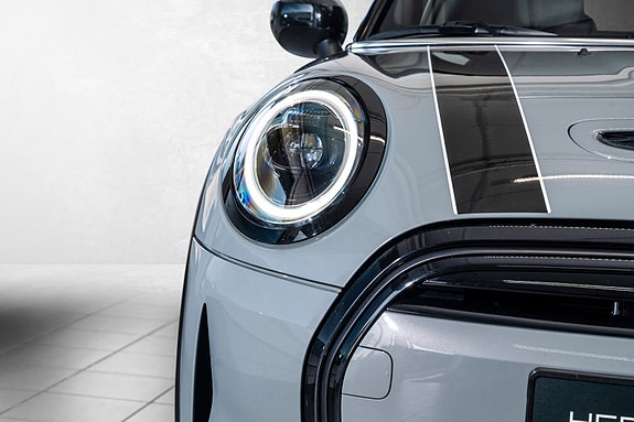 MINI Cooper SE 4 of 5