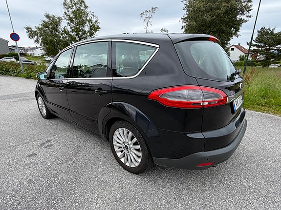 Ford S-MAX 3 of 5