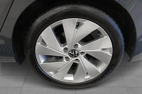 Volkswagen Golf VIII 10 of 10