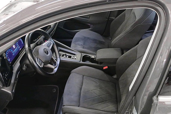 Volkswagen Golf VIII 5 of 10