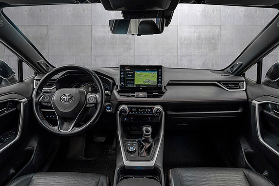 Toyota RAV4 Plug-in Hybrid 16 of 27