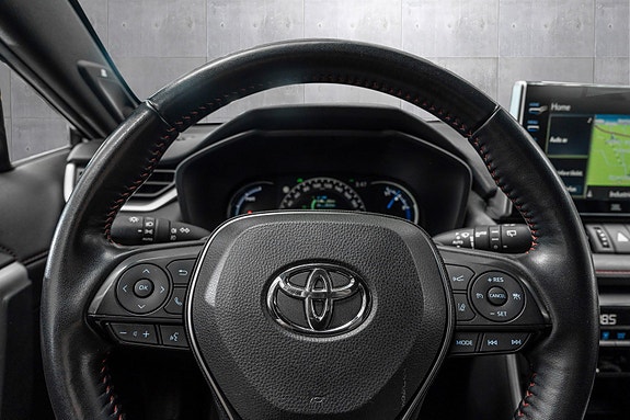 Toyota RAV4 Plug-in Hybrid 17 of 27