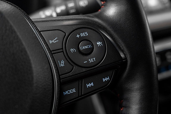 Toyota RAV4 Plug-in Hybrid 18 of 27