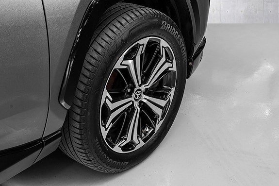 Toyota RAV4 Plug-in Hybrid 9 of 27