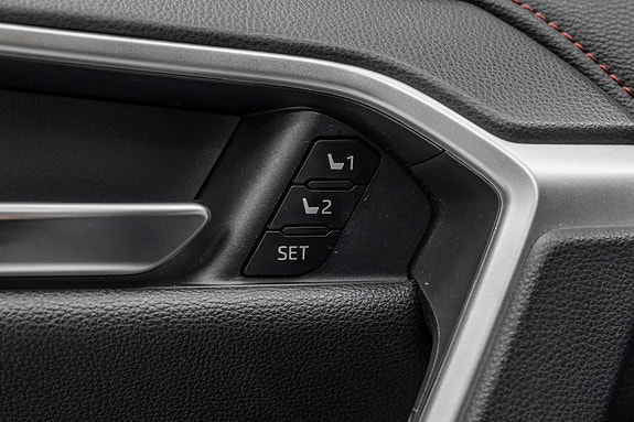 Toyota RAV4 Plug-in Hybrid 12 of 27