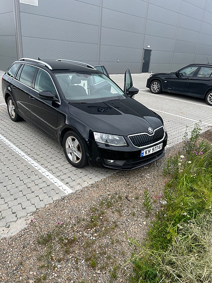 Skoda Octavia 2 of 5