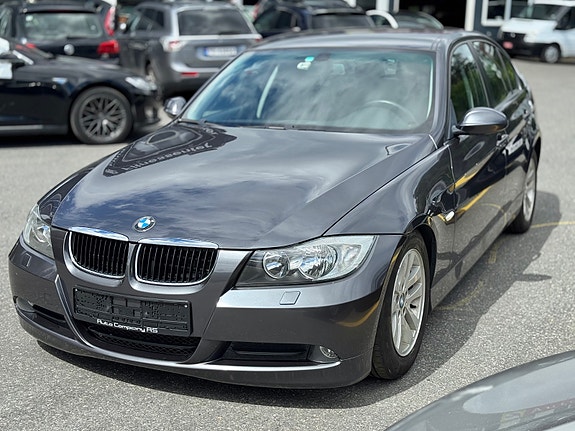 BMW 318i 2 of 17