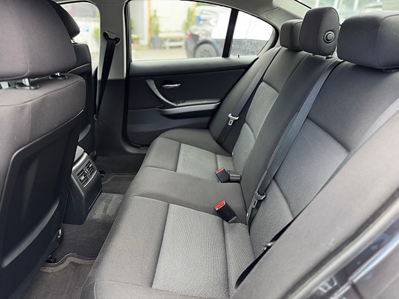 BMW 318i 13 of 17