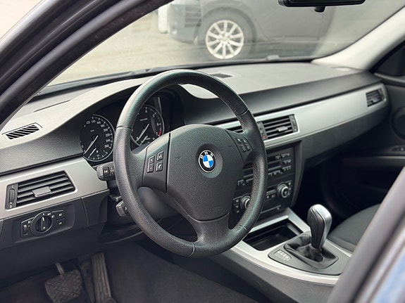 BMW 318i 9 of 17