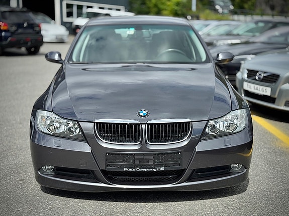 BMW 318i 3 of 17