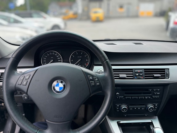 BMW 318i 16 of 17
