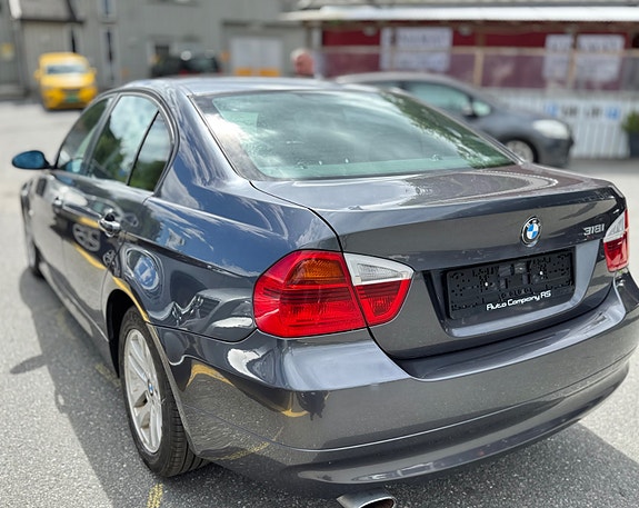 BMW 318i 4 of 17