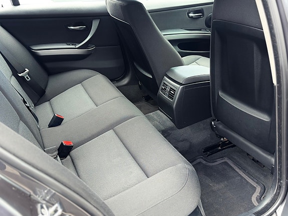 BMW 318i 14 of 17