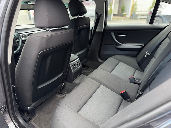 BMW 318i 12 of 17