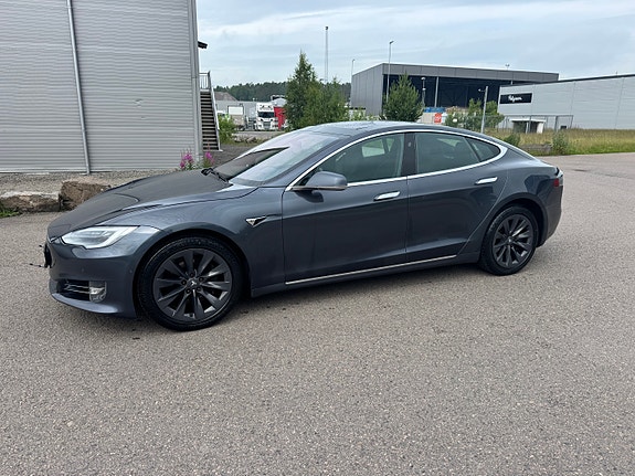 Tesla Model S 2 of 5