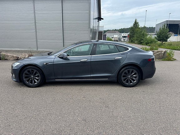 Tesla Model S 3 of 5