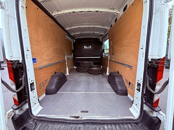 Ford Transit 4 of 5