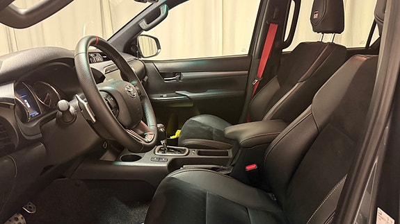 Toyota HiLux 11 of 29