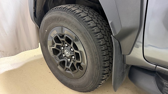 Toyota HiLux 8 of 29