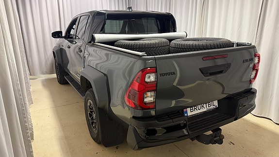 Toyota HiLux 7 of 29