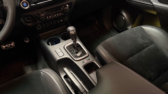 Toyota HiLux 16 of 29