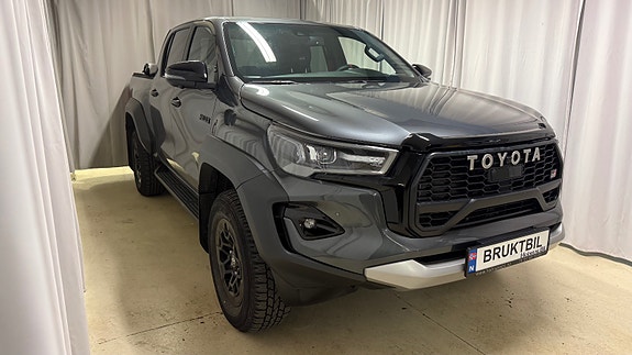 Toyota HiLux 3 of 29