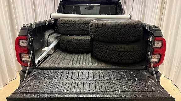Toyota HiLux 18 of 29