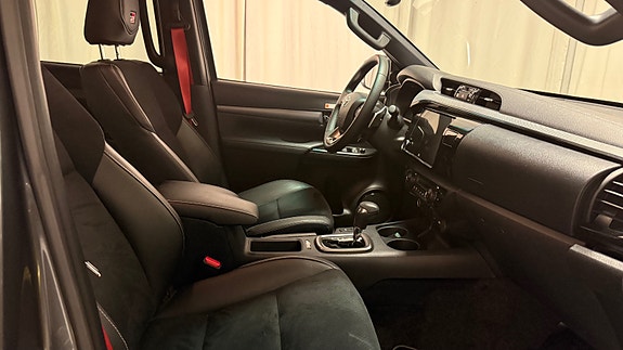 Toyota HiLux 17 of 29