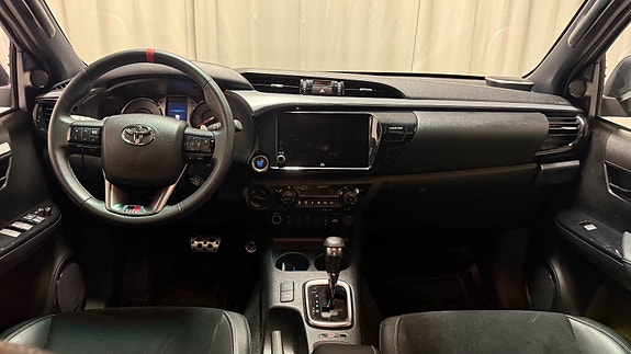 Toyota HiLux 13 of 29