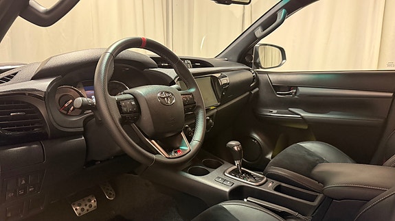 Toyota HiLux 10 of 29