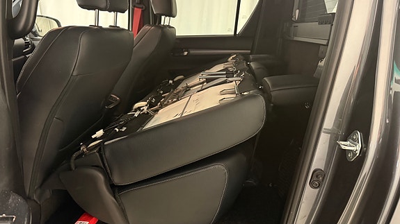 Toyota HiLux 19 of 29