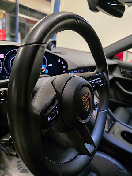 Porsche Taycan 18 of 25