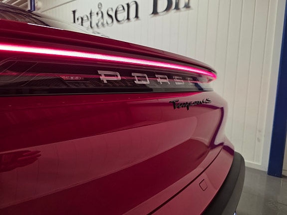 Porsche Taycan 6 of 25