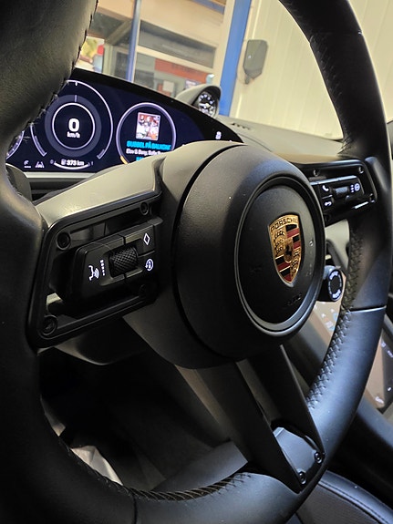 Porsche Taycan 20 of 25