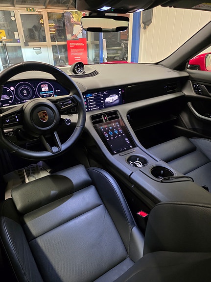 Porsche Taycan 15 of 25