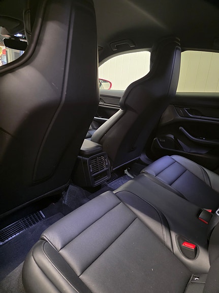 Porsche Taycan 14 of 25