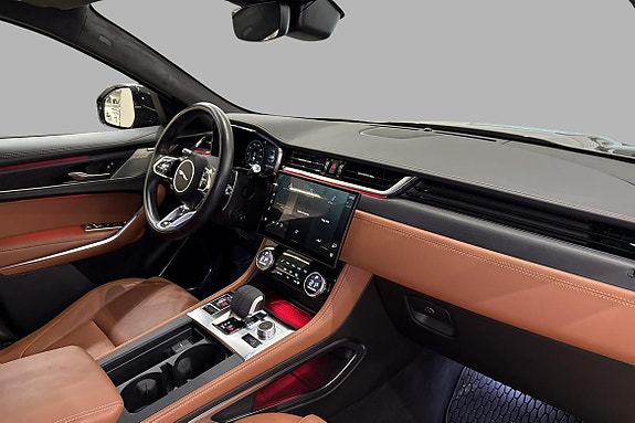 Jaguar F-PACE 13 of 15