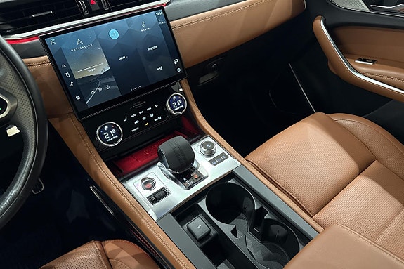 Jaguar F-PACE 8 of 15